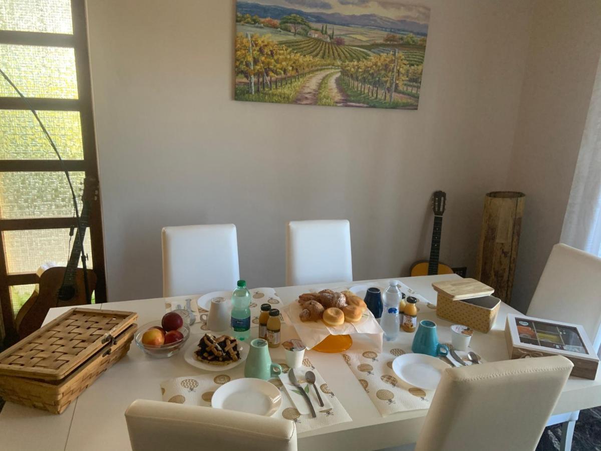 Il Girasole Bed and Breakfast Basciano Exteriör bild