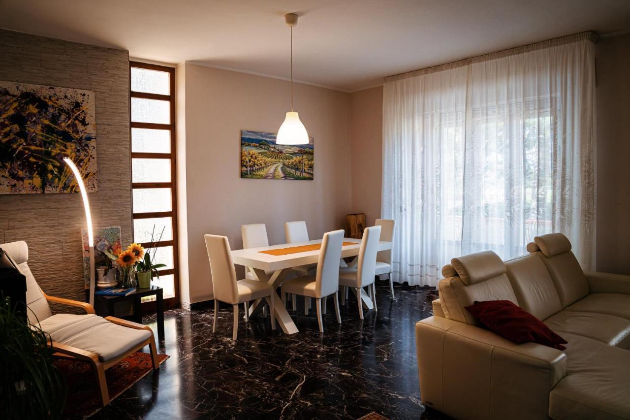 Il Girasole Bed and Breakfast Basciano Exteriör bild